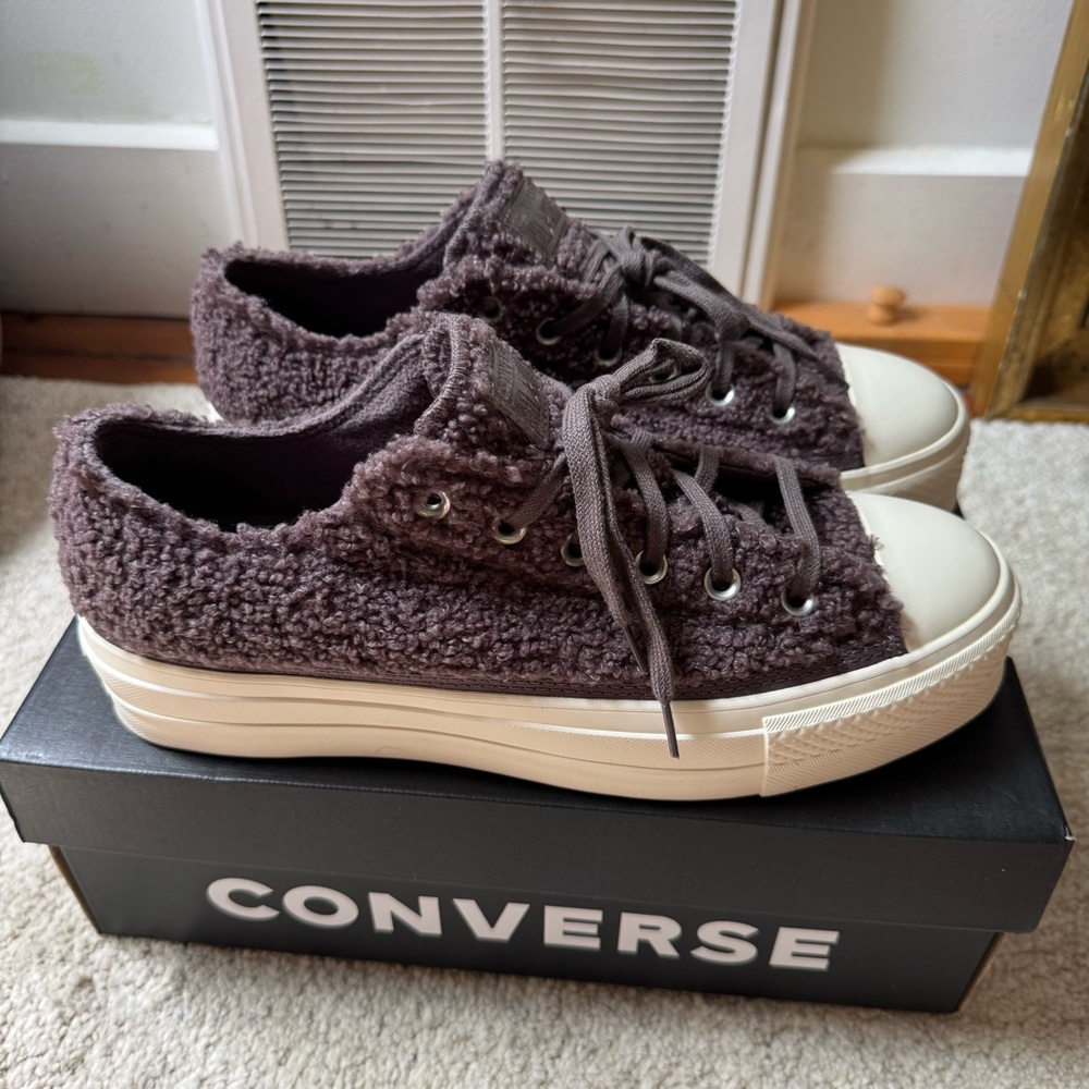 CONVERSE Ladies’ 10.5 CTAS Lift Ox Violet Ore/Vapor Mauve /Egret platform lowtop